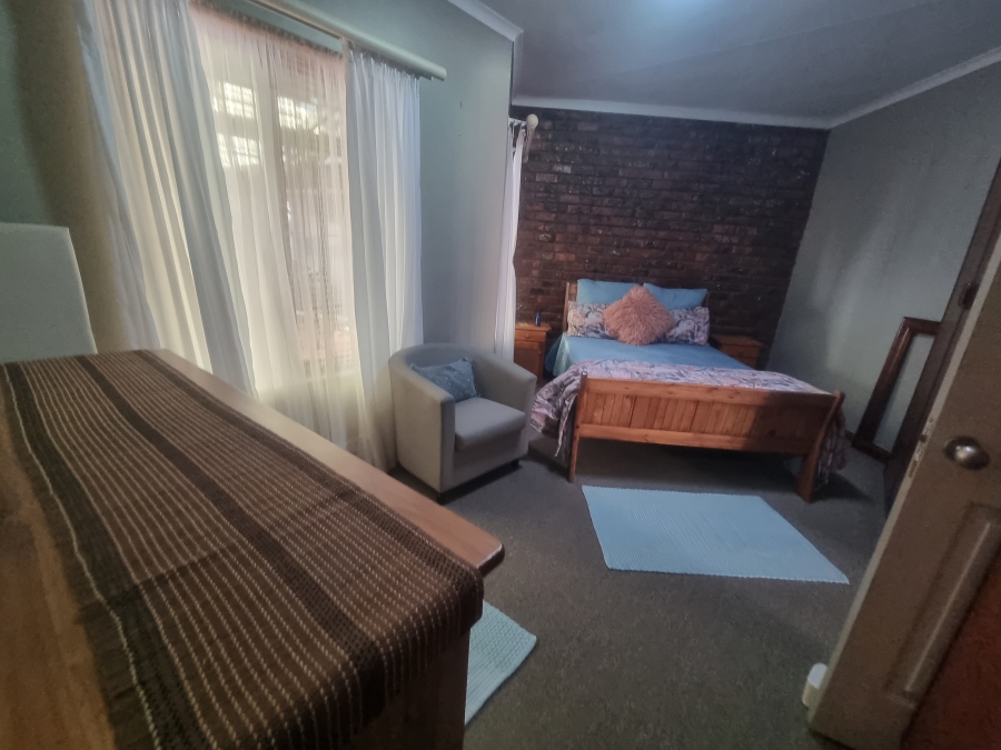 6 Bedroom Property for Sale in Heiderand Western Cape